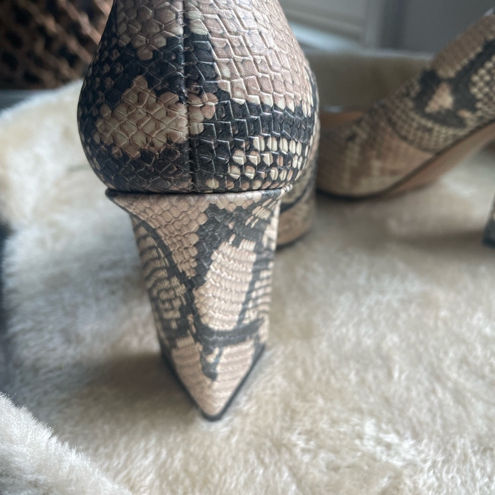 Vince Camuto Woman’s Faux Snake Pumps in SZ 8.5/EU39 Shoes are gorgeous - Picture 5 of 10